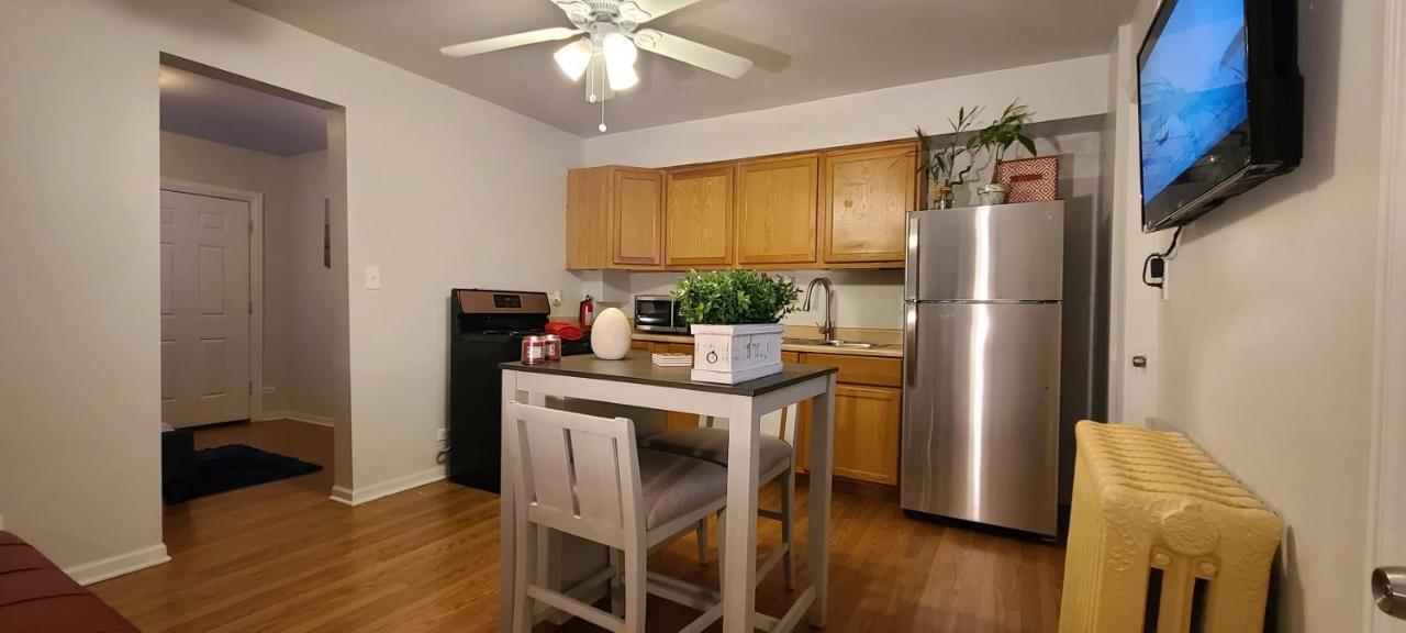 Cozy 1 Bedroom, 1 Min From Irving Park Blue Line, Free Parking Chicago Exterior foto
